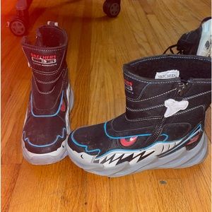 Skechers snow boots side zip barely used